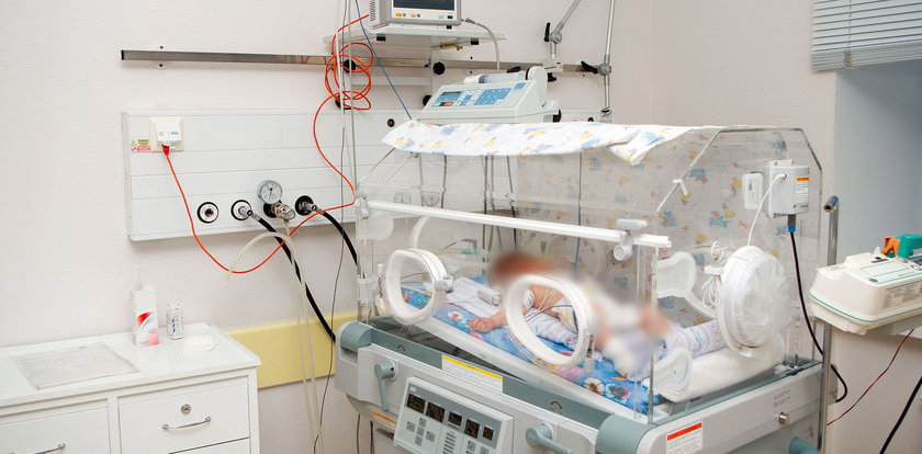 3-tygodniowe niemowlę w ciężkim stanie trafiło do szpitala. Zatrzymano rodziców