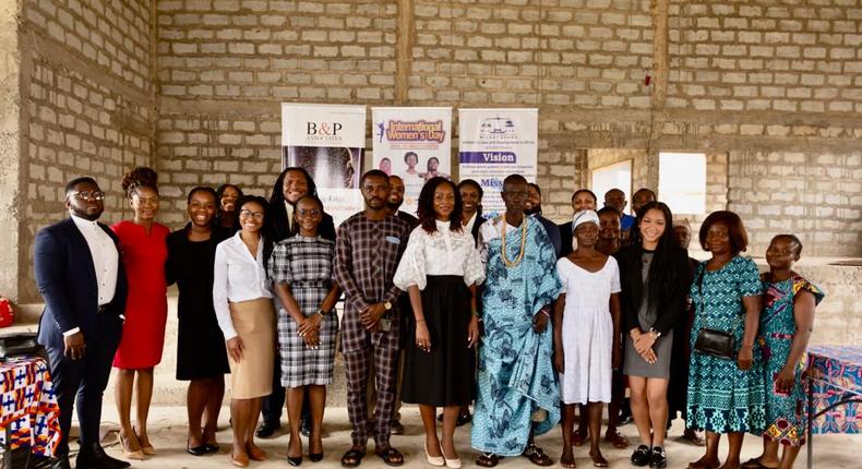 The team from B&P Associates, students from University of Pennsylvania Carey Law School, USA, Women in Law and Development in Africa (WiLDAF) Ghana with community members