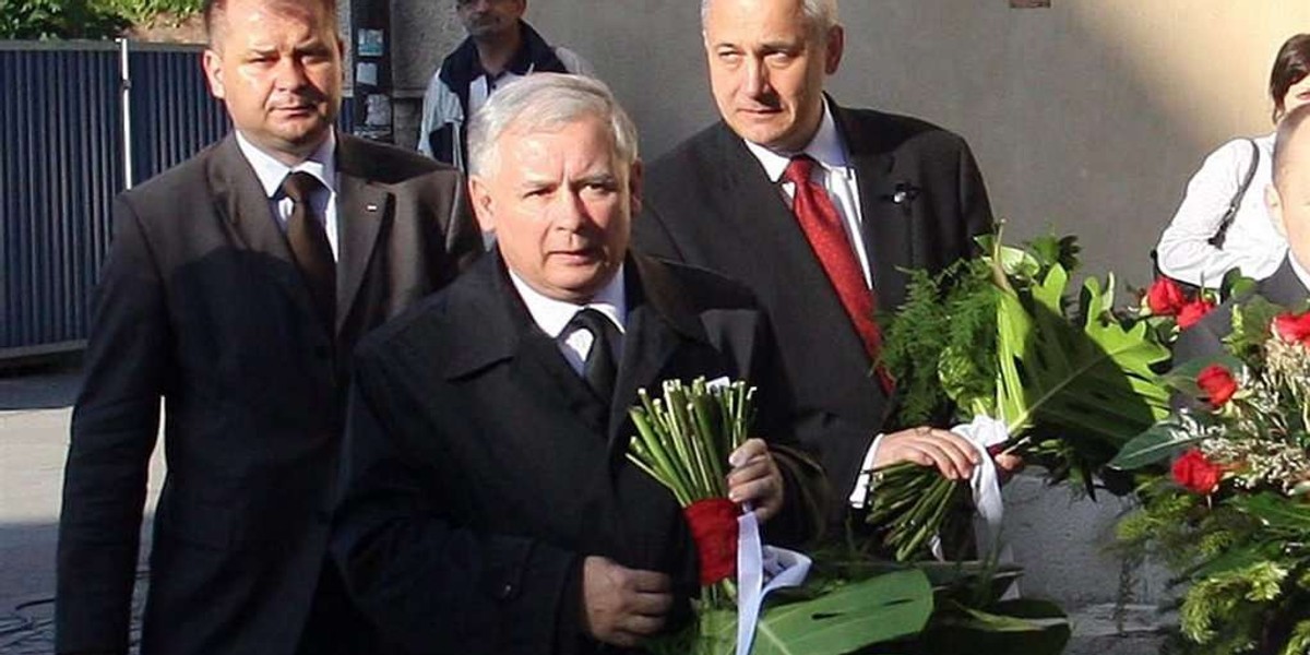 Jarosław Kaczyński był na grobie brata