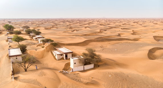 Al Madam - opuszczone miasto na pustyni koło Dubaju, Emiraty Arabskie