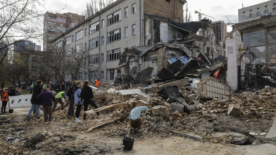 Zniszczenia w Kijowie po rosyjskim nalocie