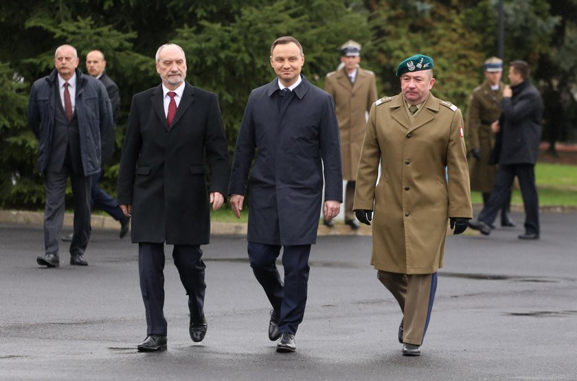 Duda przechodzi do ofensywy. To chce odebrać Macierewiczowi?