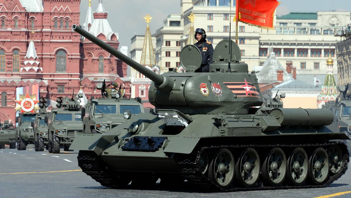 T-34 na paradzie w Moskwie