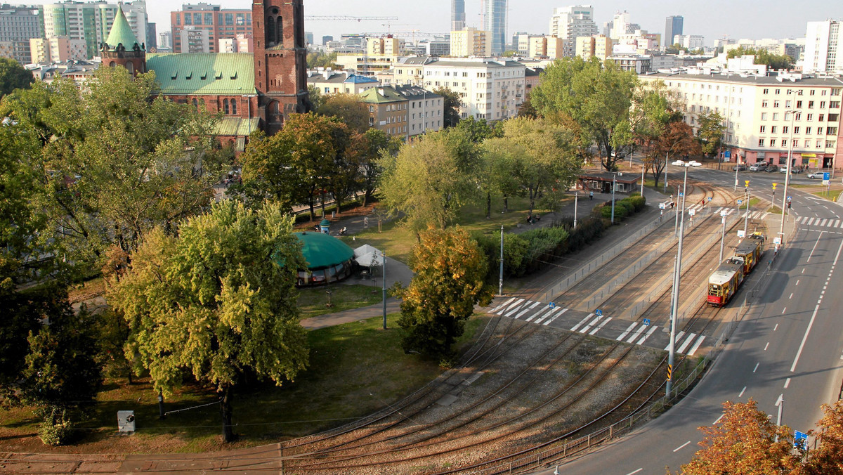 Plac Narutowicza w Warszawie nie będzie przebudowany. Spowodowane jest to decyzją Wojewódzkiej Konserwator Zabytków Barbary Jezierskiej. Postanowiła ona wszcząć postępowanie w sprawie wpisania placu do rejestru zabytków.