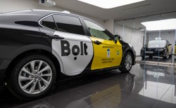 Toyota Camry rozbiła bank. Taksówkarze zachwyceni