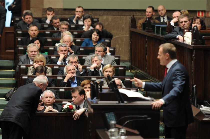 Narodowy wstyd i hańba! Kolejna kłótnia nad smoleńskimi trumnami 