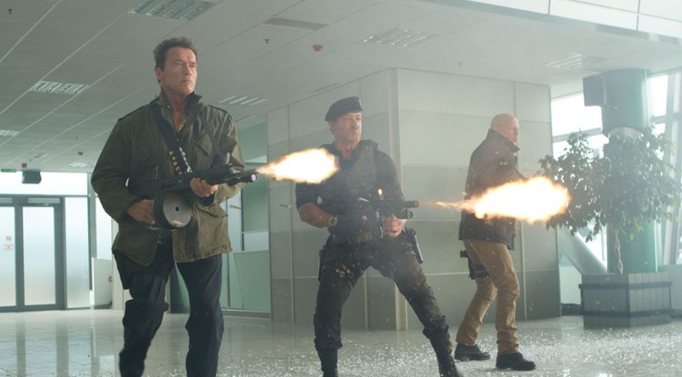 Arnold Schwarzenegger, Sylvester Stallone és Bruce Willis a The Expendables - A feláldozhatók 2. című filmben.