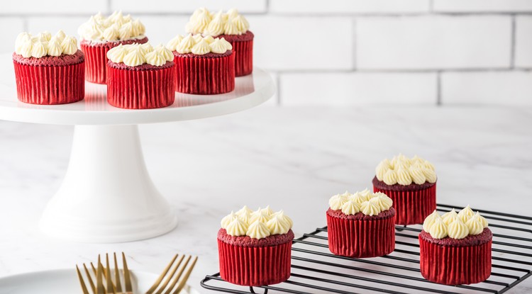 Egy romantikus Valentin-nap káprázatos megkoronázása: Red Velvet muffin, ami sokkal egyszerűbb, mint a torta