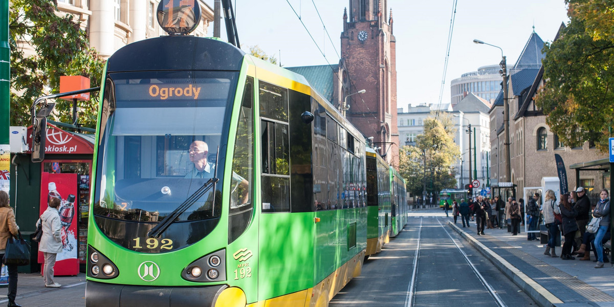 Tramwaje blokuja Teatralkę