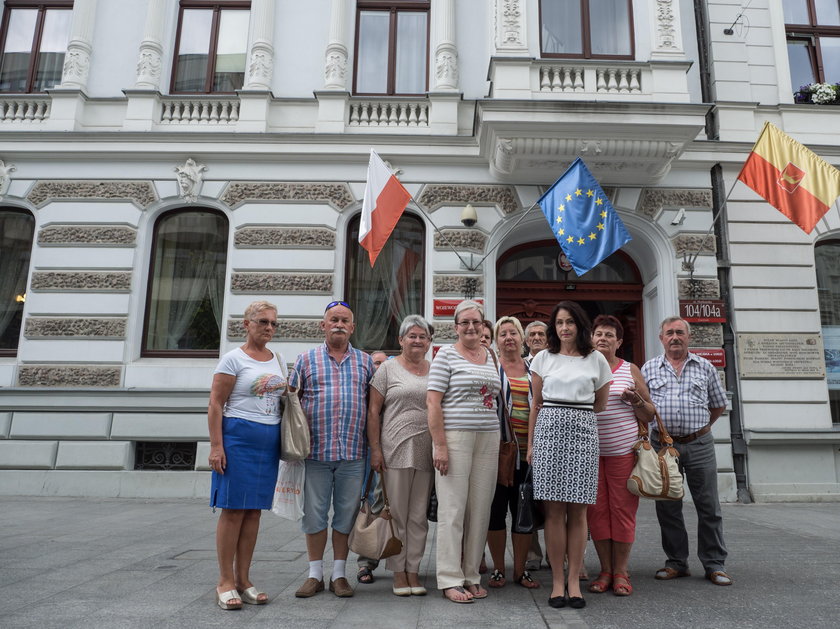 Mieszkańcy domów komunalnych w Łodzi czują się oszukani przez prezydent Zdanowską 