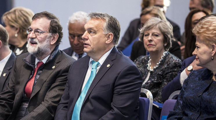 Orbán Viktor magyar és Theresa May (hátul) brit kormányfő is gondterhelt lehet