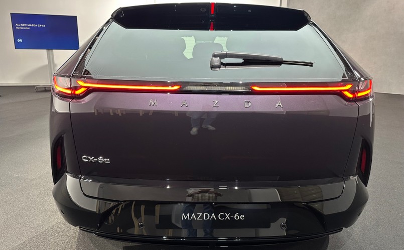 Nowa Mazda CX-6e