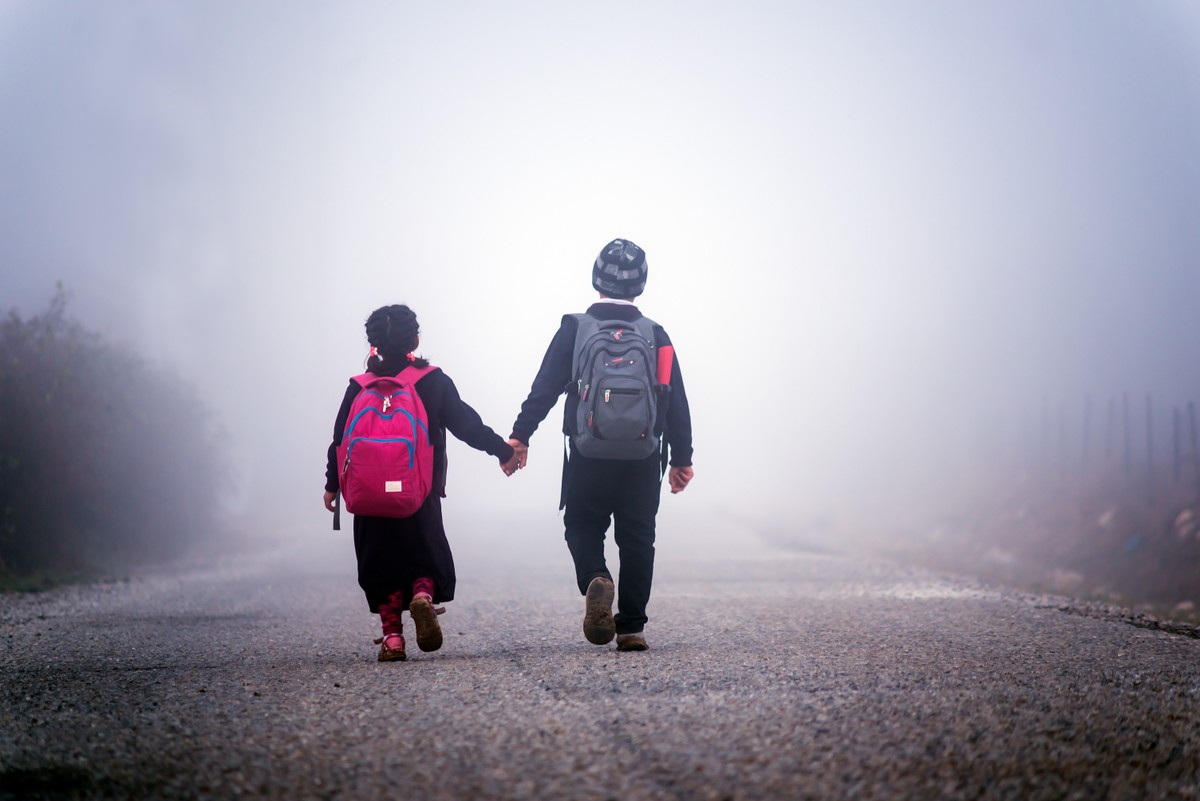 dzieci, uczniowie, uczeń, dziecko, zima, mgła