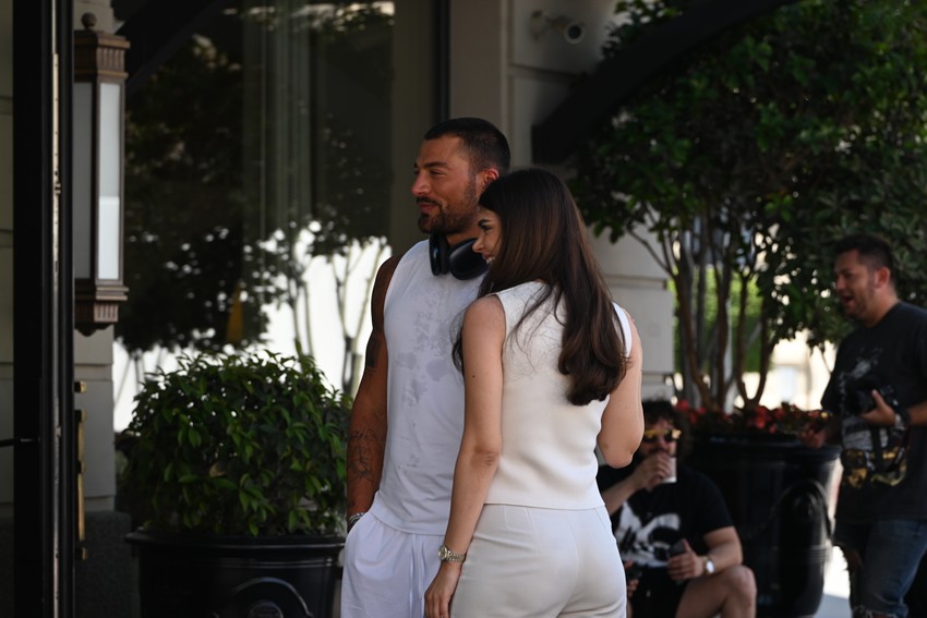 Holivudska zvezda Simon Suzine zvezda Paparaco