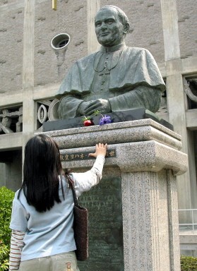 JAPAN-RELIGION-VATICAN-POPE