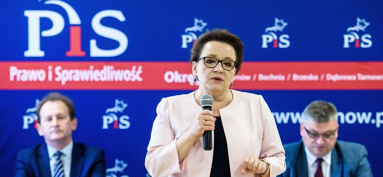 Zalewska: Jeśli ktoś zmusza nauczycieli do dodatkowych godzin pracy bez wynagrodzenia, powinni zawiadomić kuratorium