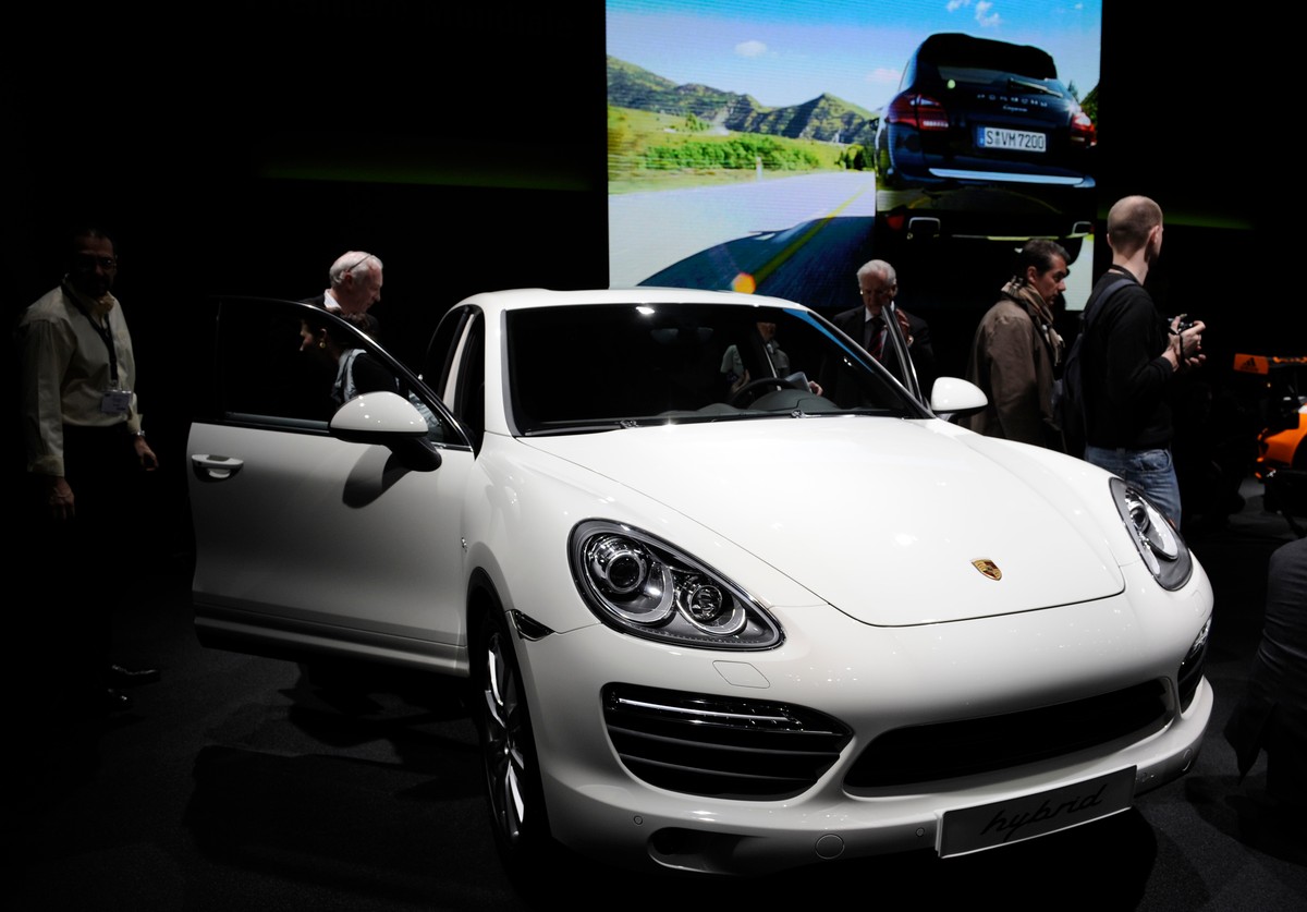 Hybrydowe Porsche Cayenne na Auto Show w Genewie.
