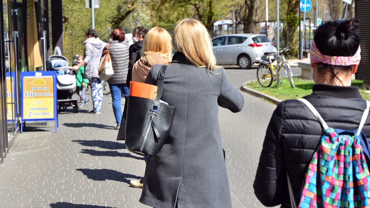 Koronawirus. Dystansowanie społeczne daje efekty 