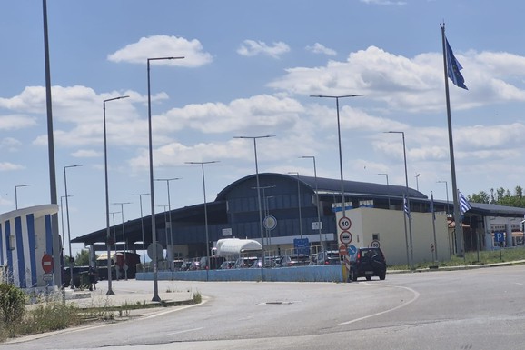 ZABORAVITE GUŽVU NA EVZONIJU! Srpski turisti otkrili još jednu genijalnu alternativu za Grčku: Nema čekanja, prolazi se za par minuta, a izbegavate i Solun