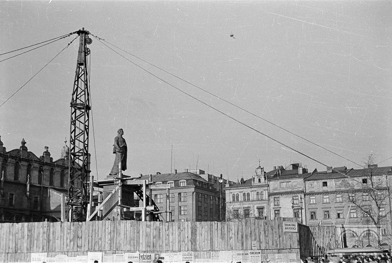 Przygotowania do odsłonięcia pomnika, 25 listopada 1955 roku