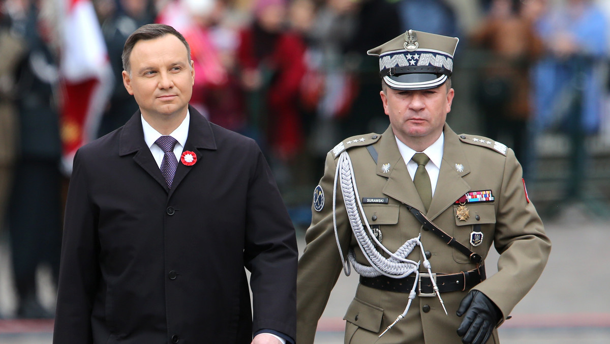 Prezydent Andrzej Duda wskazał szefa Sztabu Generalnego Wojska Polskiego gen. broni Leszka Surawskiego jako osobę przewidzianą do mianowania na stanowisko naczelnego dowódcy w razie wojny. Jego poprzednik, gen. broni Marek Tomaszycki pod koniec kwietnia pożegnał się z wojskiem.