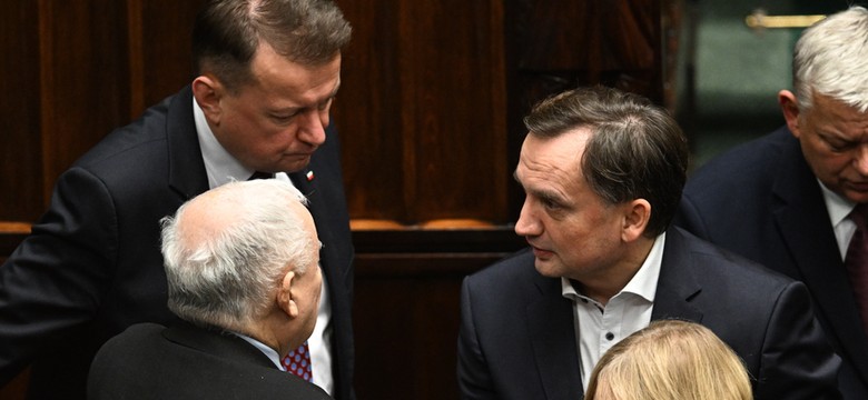 Akcja służb pojedna PiS z ziobrystami? "Jesteśmy na siebie skazani"