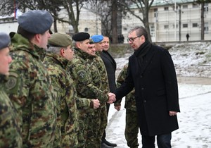 Vučić u obilasku kasarne