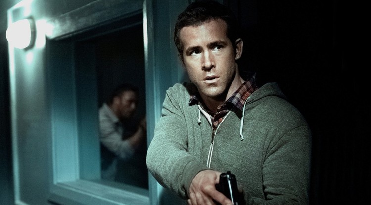 Ryan Reynolds nagyon jól hozza az újonc CIA-s ügynököt a Védhetetlen-ben Fotó: Netflix