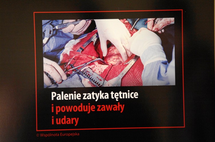 Z okazji Światowego Dnia Bez Tytoniu ministerstwo zdrowia zorganizowało wystawę grafik, jakie w różnych krajach straszą z paczek papierosów
