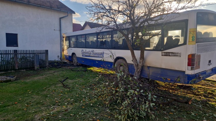 autobus udario u kuću