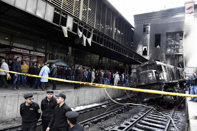 Pożar na dworcu kolejowym w Egipcie. Jest wiele ofiar i rannych