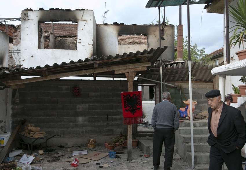Opor miris spaljenih kuća širio se juče nasljem Divo u Kumanovu, prvog dana nakon uličnog rata.