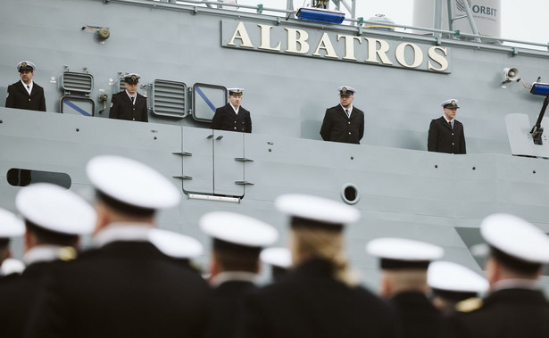 28.11.2022 Gdynia. Podniesienie bandery na statku Albatros