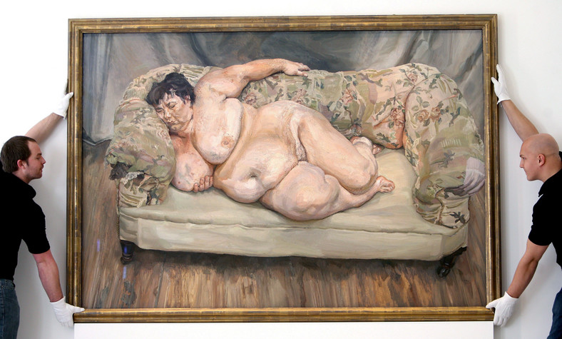 "Benefits Supervisor Sleeping" Luciana Freuda na aukcji u Christie's, gdzie kupił ten obraz Abramowicz, kwiecień 2008 r.
