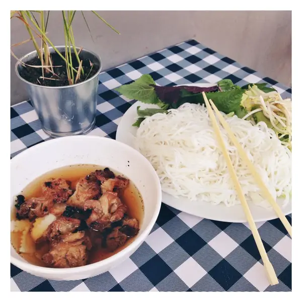 Bun Cha w Hanoi Street