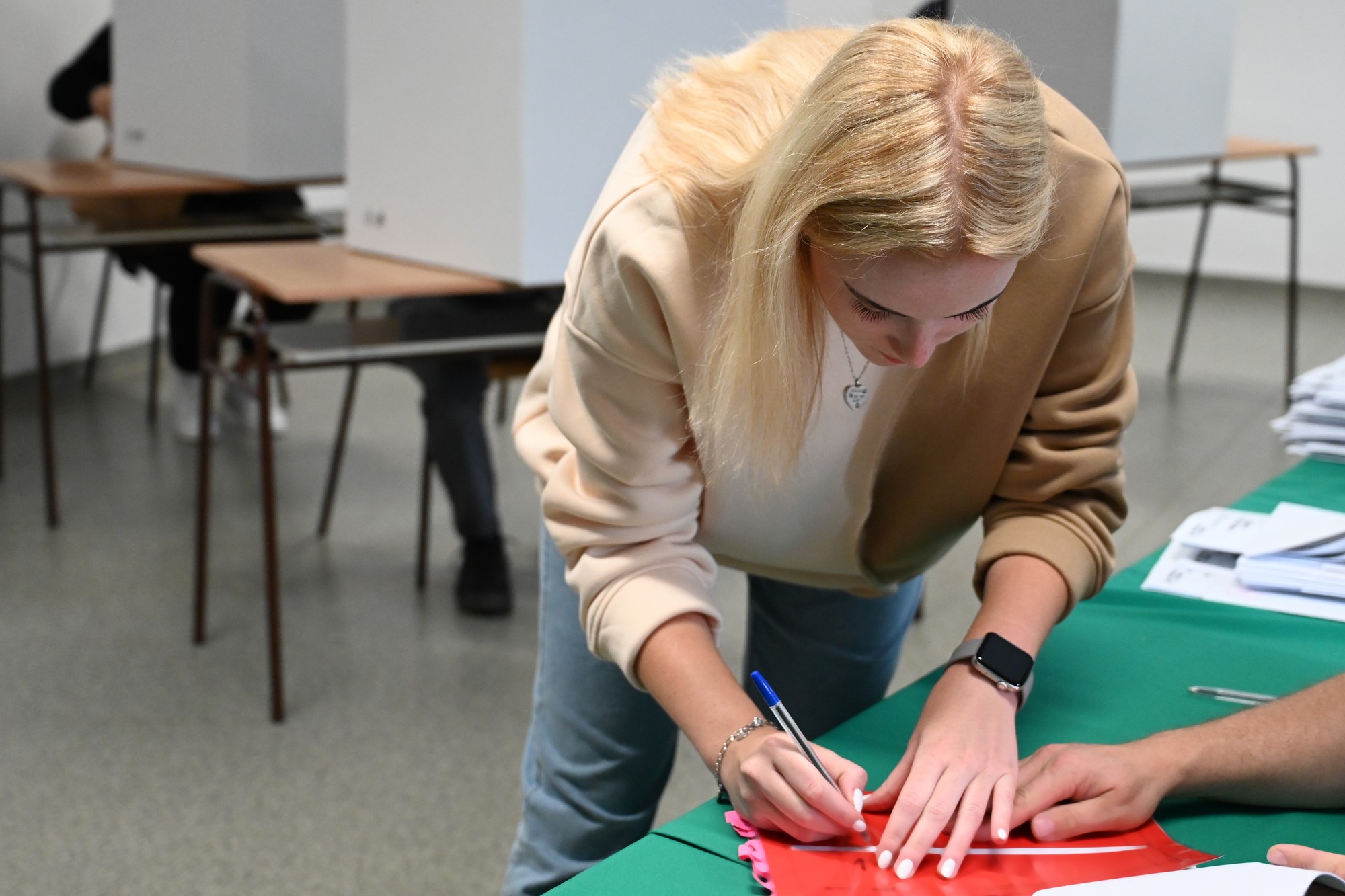 Prvovoličky Dominika a Karolína z Trnavy majú pri voľbách vzor v rodine.