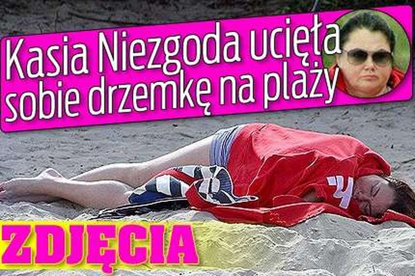 Kasia Niezgoda ucięła sobie drzemkę na plaży. FOTY