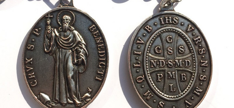 O medaliku św. Benedykta