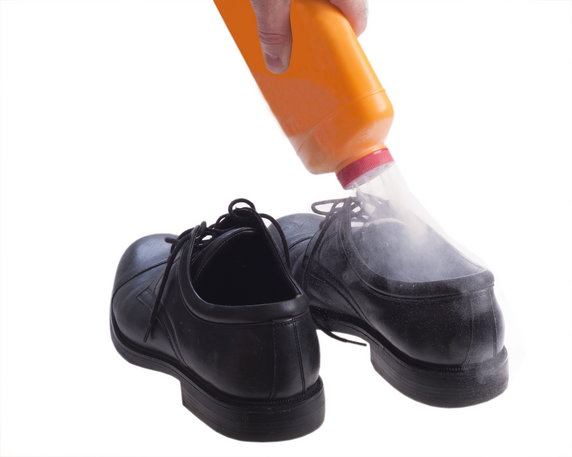 Sposoby na śmierdzące buty: Specjalistyczne preparaty niwelujące przykre zapachy