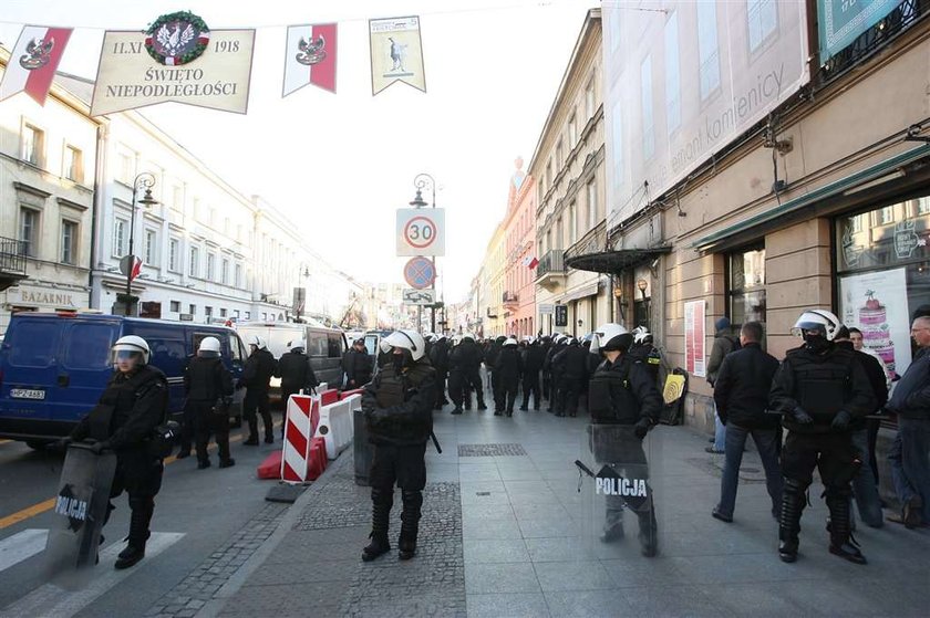 Premier ostro o anarchistach