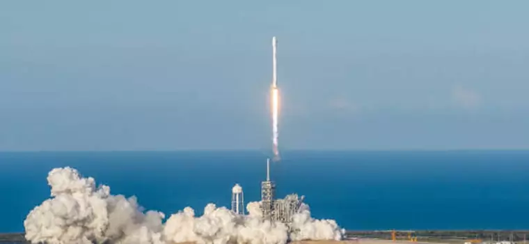 Zobacz lądowanie rakiety SpaceX Falcon 9 (wideo)