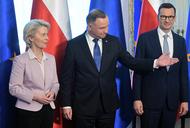 Przewodnicząca Komisji Europejskiej Ursula von der Leyen, prezydent Andrzej Duda i premier Mateusz Morawiecki 