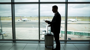 czasowo wstrzymane loty w dwóch polskich miastach. wojsko ostrzega pas