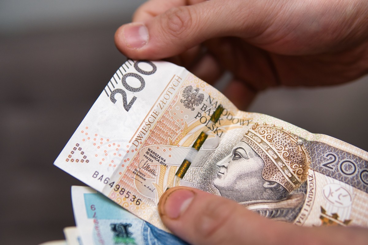 Od jakiej kwoty bank informuje Urząd Skarbowy? Zobacz, jakie przelewy są kontrolowane i zgłaszane