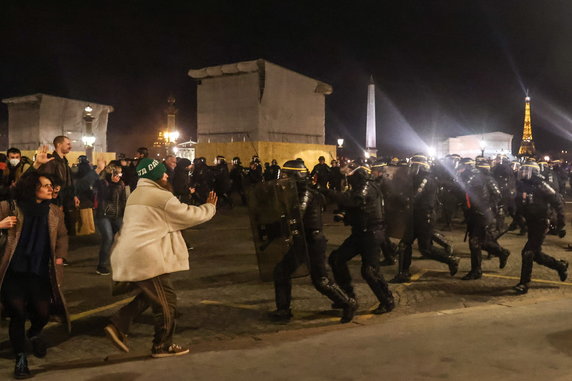 Tysiąc policjantów i żandarmów zostało ściągniętych do stolicy Francji, aby zapanować nad protestami.