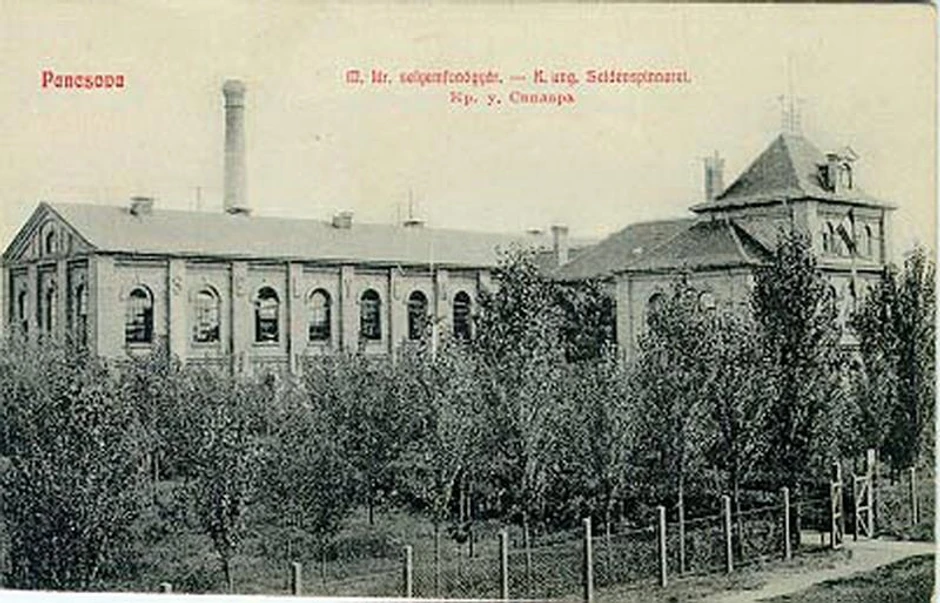 Pančevačka svilara ugašena je 1967. godine. Dudoredi su posečeni a fabrika je pretvorena u fabriku za gumu i plastiku