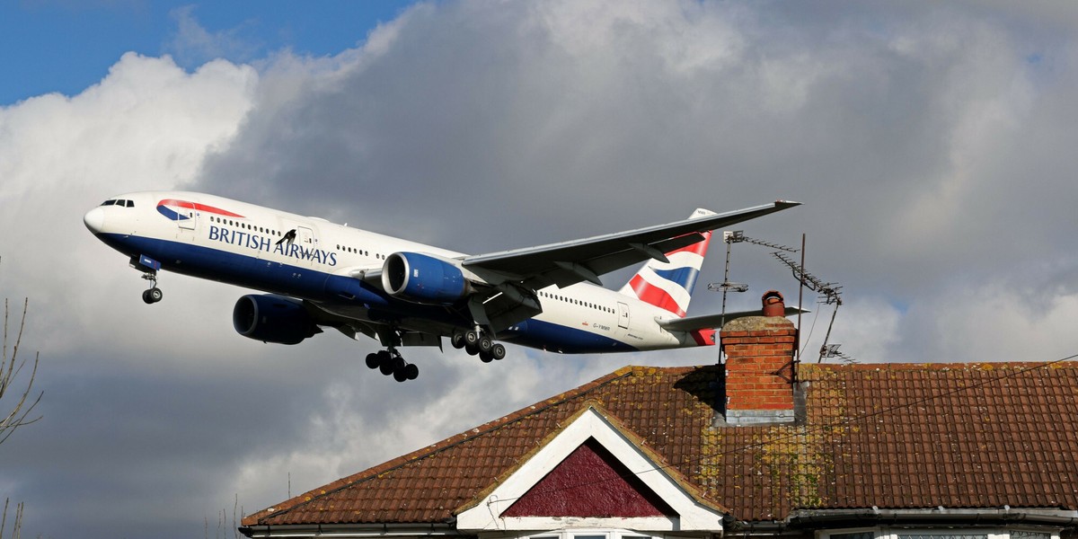 Samoloty linii British Airways mogą latać do Polski puste. Linia wstrzymała bowiem sprzedaż nowych biletów przynajmniej na tydzień.