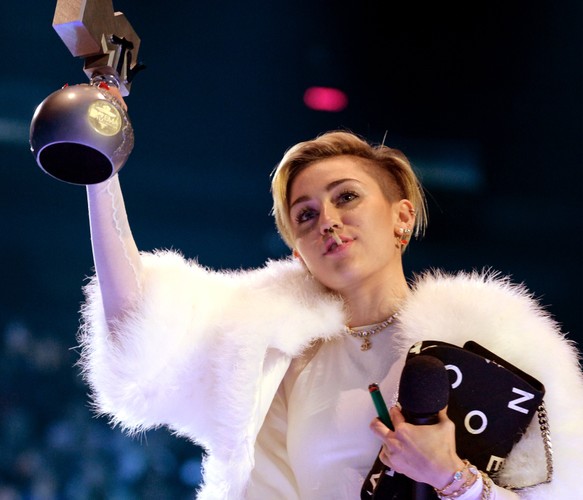 Miley Cyrus na gali MTV EMA 2013