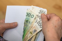 Podatek od wesel i komunii w 2026 roku. Kiedy koperta staje się darowizną, którą trzeba zgłosić?