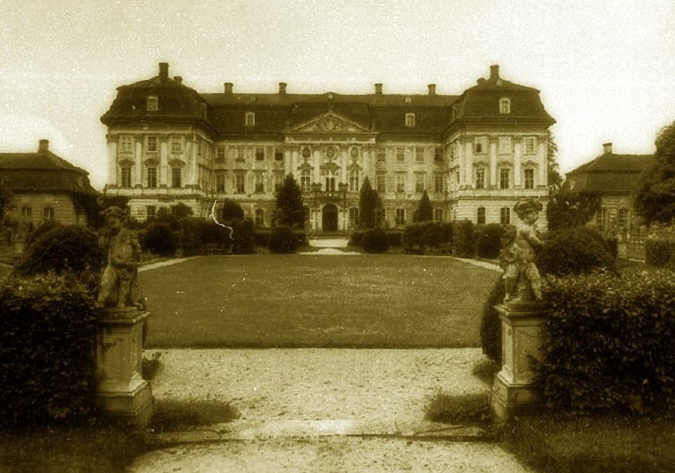 Radomierzyce - pałac, niezwykła historia i tajemnicze archiwa - Podróże